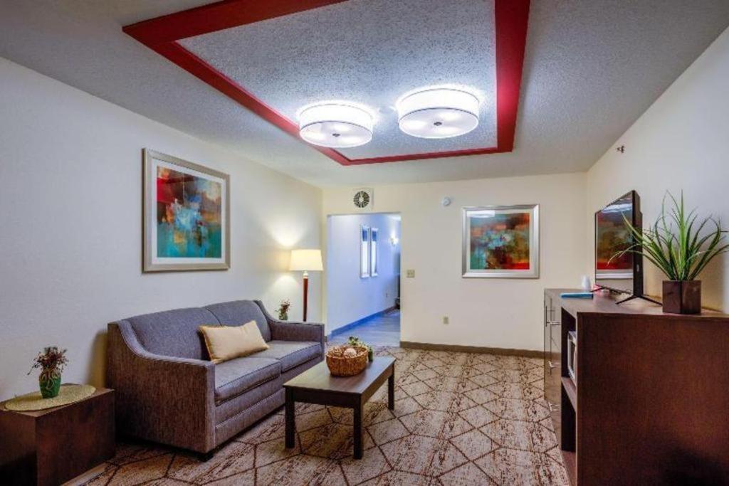 Best Western Nittany Inn Milroy Екстер'єр фото