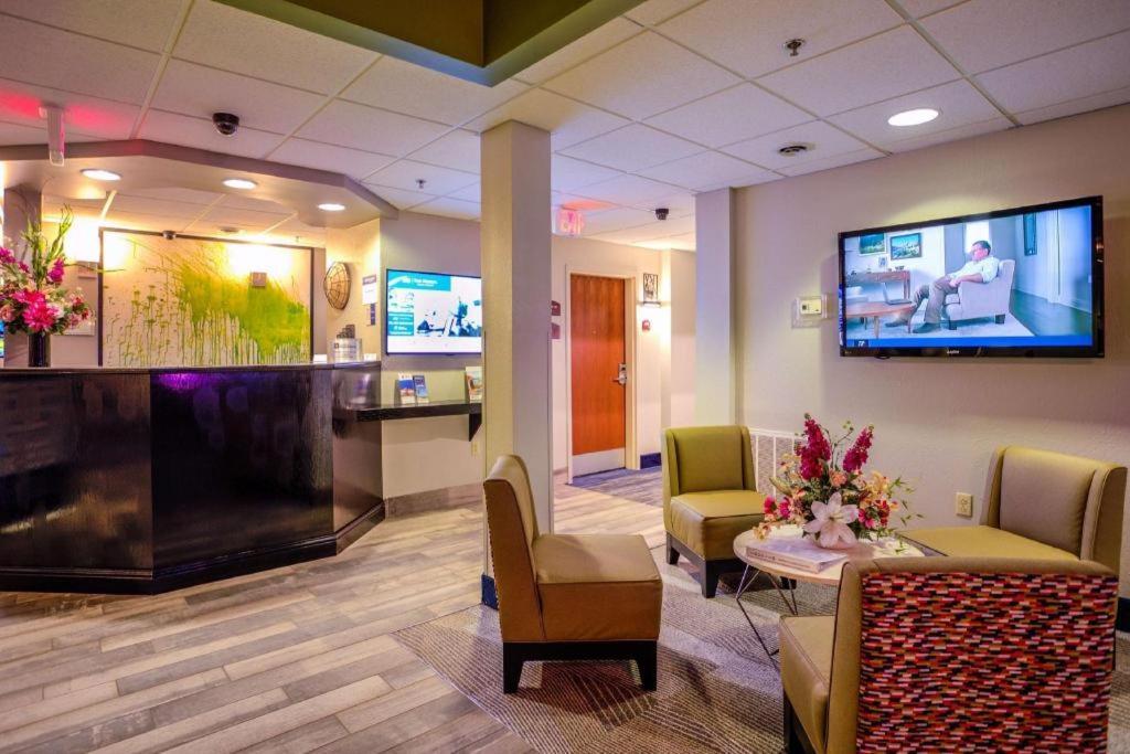 Best Western Nittany Inn Milroy Екстер'єр фото