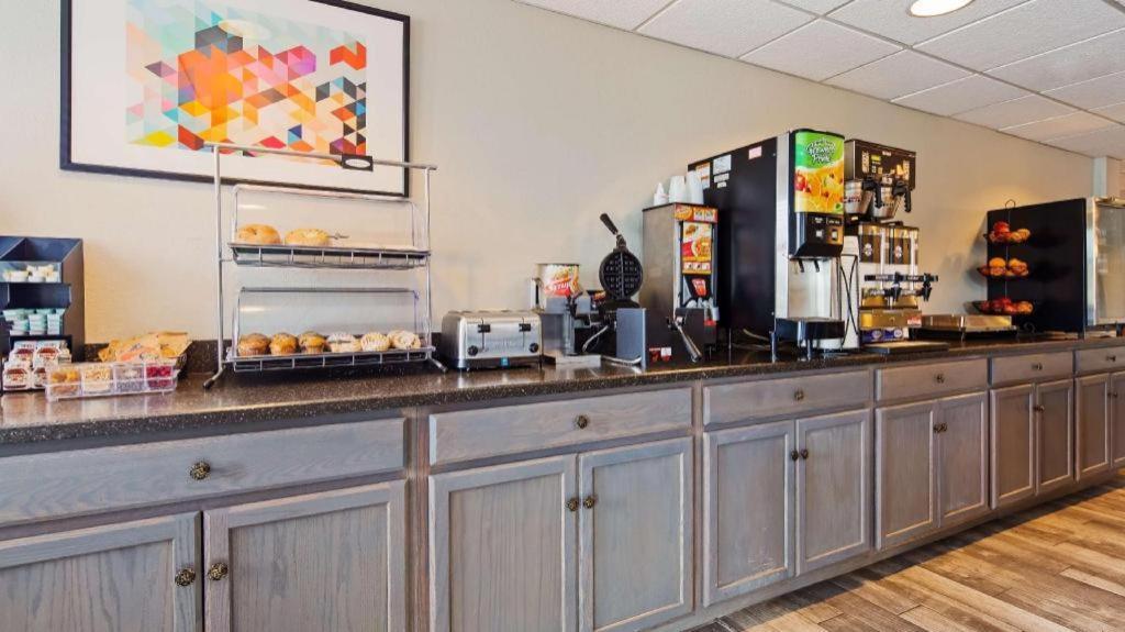 Best Western Nittany Inn Milroy Екстер'єр фото